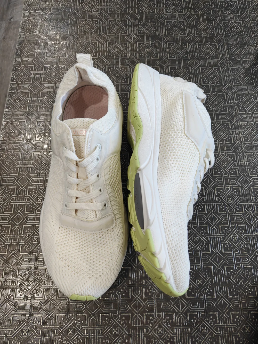 Vionic Endure Athletic Shoes In Marshmallow Color Size 9.5